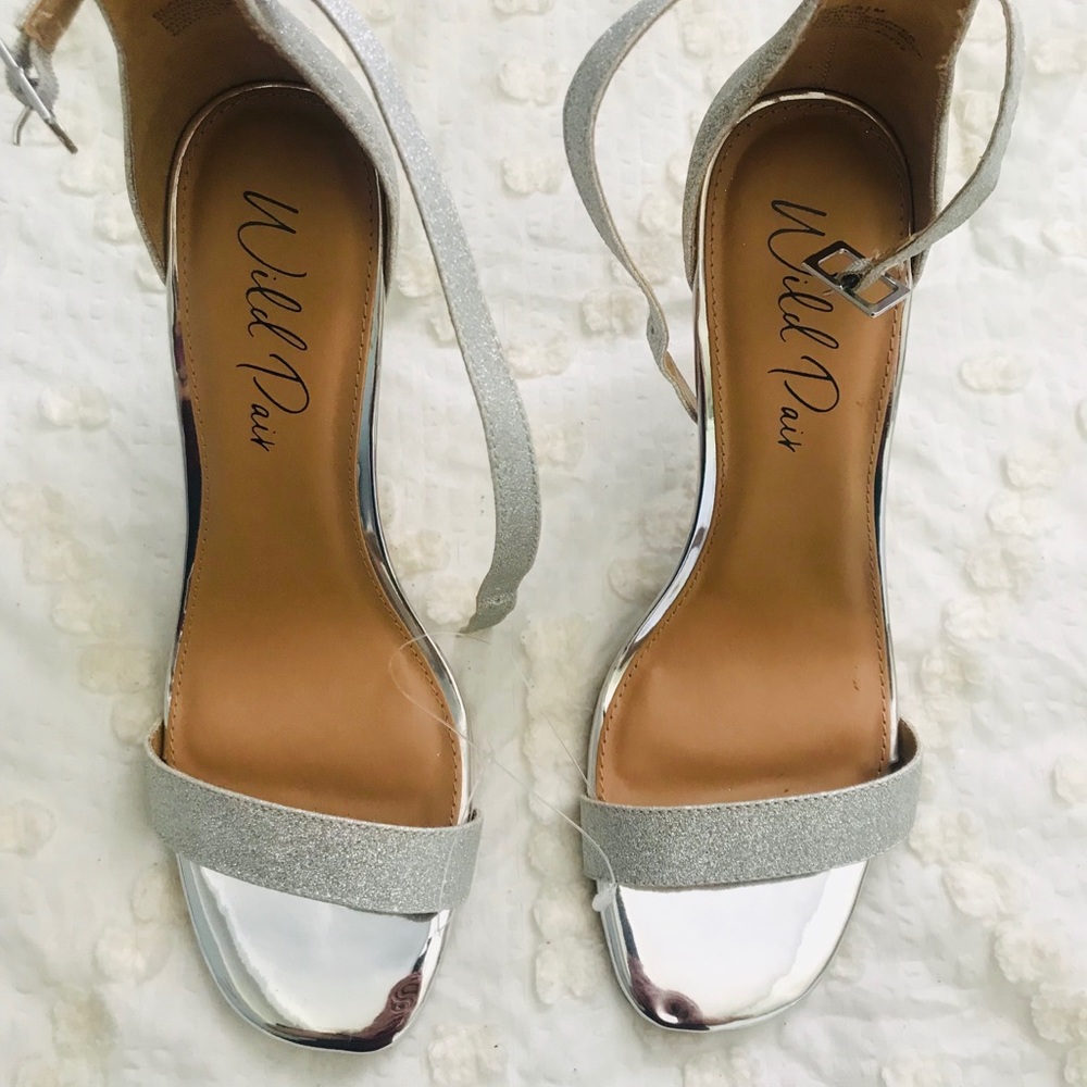 Wild pair silver glitter sandals